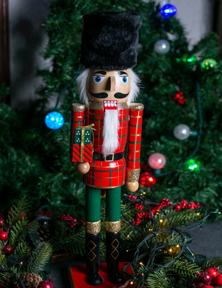Figura decorativa de cascanueces de madera 2